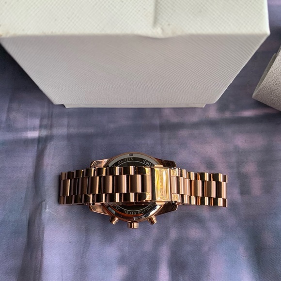 Oversized MK-7275 Rose Gold-Tone Watch - Picture 3 of 3